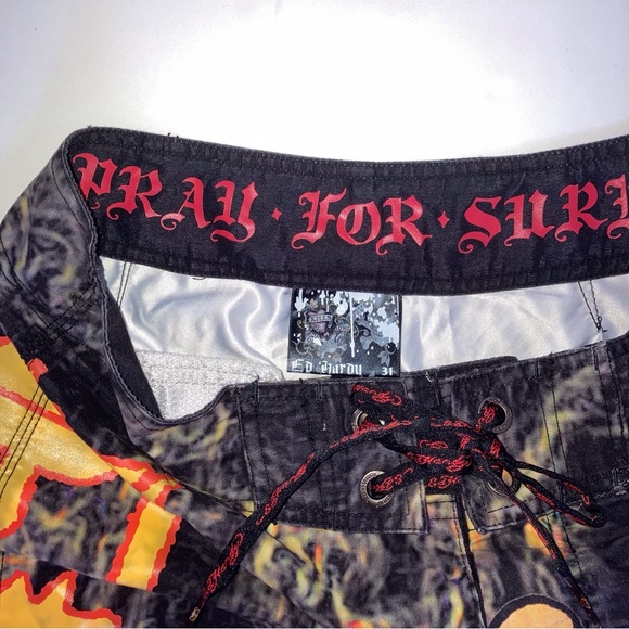 Ed Hardy surf board shorts LOVE KILLS SLOWLY - Picture 3 of 3